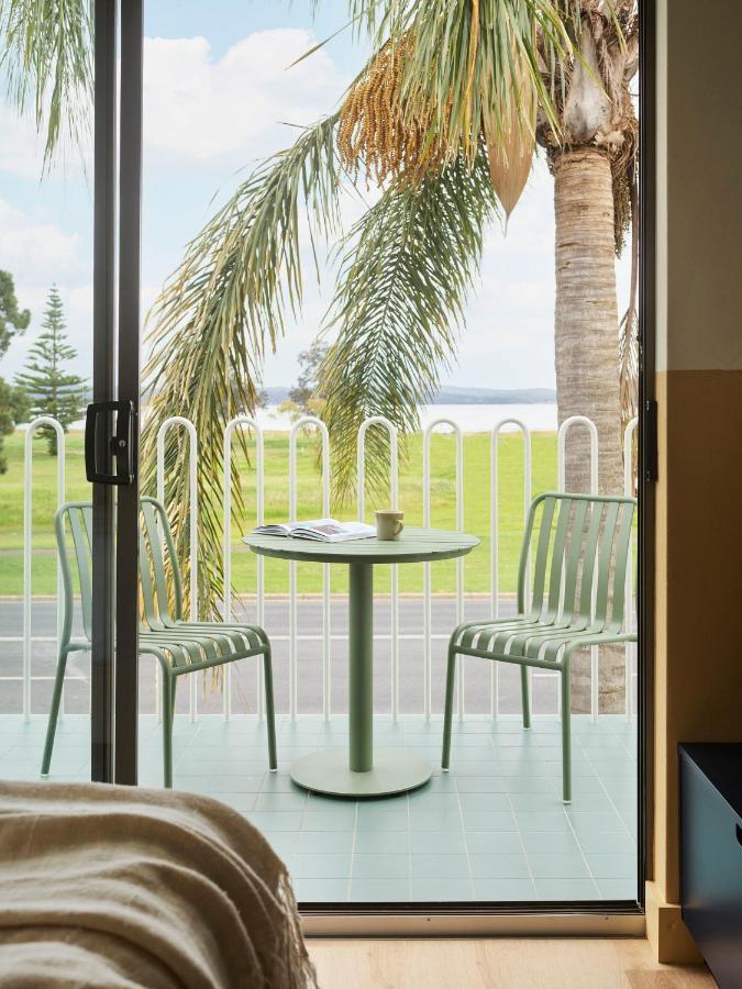 The Isla Hotel Бейтманс Бей Екстериор снимка
